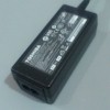 Eliminador / Cargador - Toshiba 19.0 V / 1.58 A - Conector 5.5 mm